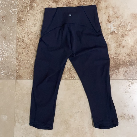 Lululemon size 4 dark blue crop leggings side mesh - Picture 5 of 5